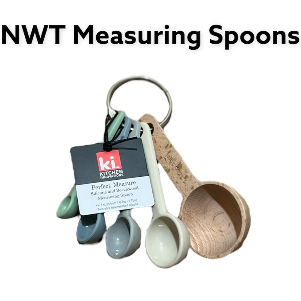 NWT Silicone and Beechwood Measuring Spoon Set